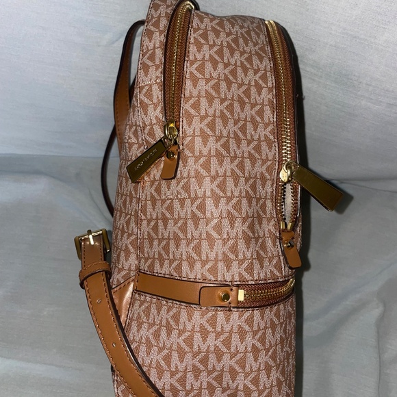 Michael Kors backpack - Picture 3 of 4